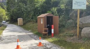 La caseta instal·lada a la zona regulada de Daió, al Ripollès, per fer el control de vehicles