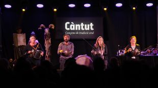 Mayalde actuant al festival Càntut