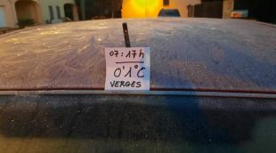 Els cotxes han aparegut glaçats aquest matí a Verges