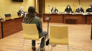 D'esquenes, al jove acusat pels aldarulls postsentència a Girona