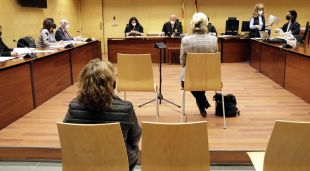 D'esquenes, l'àvia de la denunciant i la pedagoga de la Selva acusades de descobriment i revelació de secrets