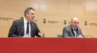El president de la Diputació de Girona, Miquel Noguer, en priumer terme i el diputat provincial, Josep Maria Bagot al seu costat durant la presentació dels fons