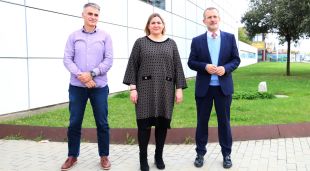 D'esquerra a dreta, el gerent de Fisersa, Lluís Martínez, l'alcaldessa, Agnès Lladó i el conseller delegat de Fisersa, Pere Casellas