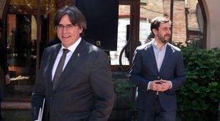 Carles Puigdemont i Toni Comín a la presentació del govern del Consell per la República, aquest matí