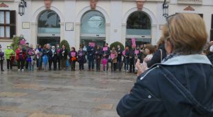 Un moment del minut de silenci a Lloret de Mar
