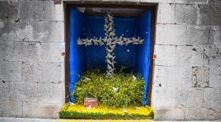 La creu de la Coral Polifònica, premiada al millor disseny