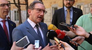 El conseller d'Economia, Jaume Giró, atenent aquest matí els mitjans