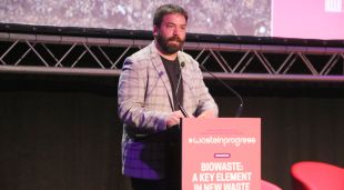El director de l'ARC, Isaac Peraire, durant la seva conferència en les jornades del #wasteinprogress