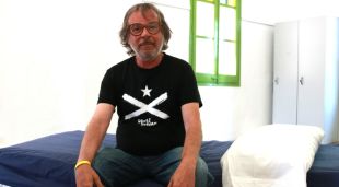 L'activista Salvador Ribot a l'habitació on passarà les jornades de vaga de fam