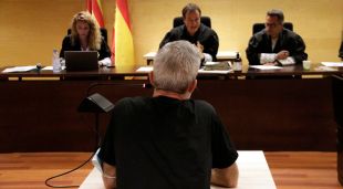 D'esquenes, el cambrer acusat d'agredir sexualment una companya de feina a Palamós