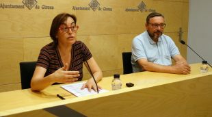La portaveu del PSC a l'Ajuntament de Girona, Sílvia Paneque, i el regidor Joan Antoni Balbín, avui
