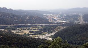 El TAV, l'AP-7 i l'N-II al seu pas pel Coll de Panissars (arxiu)