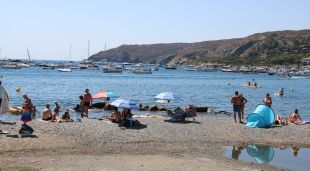 La platja Gran de Cadaqués , aquest matí