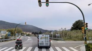 A la dreta, el terreny que un propietari ha cedit a l'Ajuntament per fer la nova rotonda
