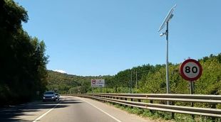 Una de les càmeres de videovigilància que hi ha a l'entrada de Celrà