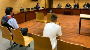 D'esquenes, l'acusat d'atracar un jove a Blanes i deixar-lo lligat a un arbre