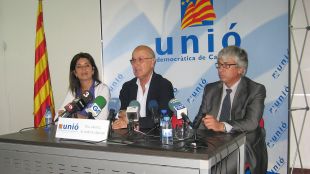 Antoni Duran i Lleida acompanyat de Montse Surroca i Pere Maluquer