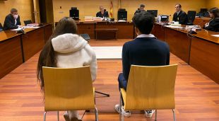 D'esquenes, la parella condemnada per ocupar un immoble de Girona