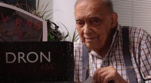 L'escultor Francesc Torres Monsó amb el projecte d'escultura 'Univers' que s'ha fet a títol pòstum