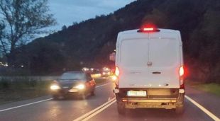Els vehicles aturats a prop de Celrà en direcció Girona