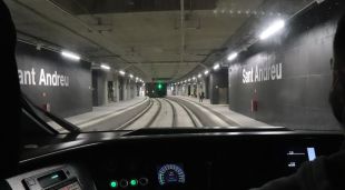 El primer tren de la línia R2 de Rodalies arriba a la nova estació de Sant Andreu