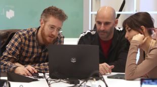 Els tres membres d'Artilogics Game Studio, John Rabell, l'Eduard Anglada i la Paula Valera