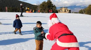 El Pare Noël visitant les instal·lacions de La Molina
