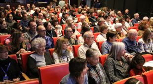 La seixantena de Rosós a l'auditori Josep Irla de Girona per la primera trobada