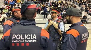 Quatre agents de Mossos al partit entre el Bàsquet Girona i el FC Barcelona a Fontajau