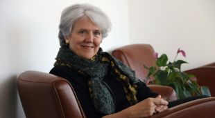 L’escriptora i degana de la Institució de les Lletres Catalanes, Maria Mercè Roca, a la seu de l'editorial