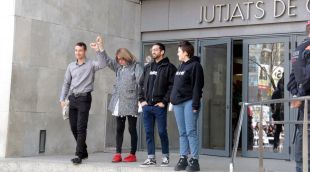 Els quatre encausats pel tall del TAV a Girona sortint dels jutjats
