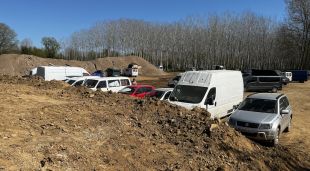 Alguns dels vehicles de la 'rave'