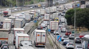 Vehicles a l'AP-7 a Cerdanyola del Vallès (arxiu)
