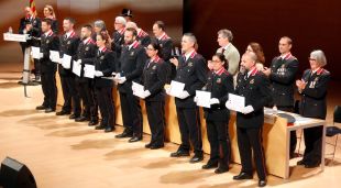 Agents dels mossos amb les felicitacions que s'han atorgat durant el Dia de les Esquadres a Girona