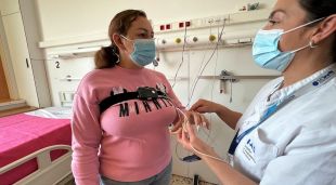 Una pacient rebent instruccions