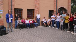 La lectura del manifest contra la variant projectada a Vilafant a l'Ajuntament del municipi