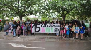 La concentració a Sant Julià de Ramis per reclamar la construcció de la nova escola després de quinze anys en barracons