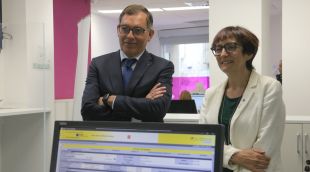 El director de l'ATC, Eduard Vilà, i la secretària d’Hisenda i presidenta de l’ATC, Marta Espasa, a les oficines de Figueres