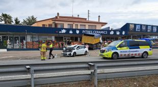 Els Mossos d'Esquadra i els Bombers actuen en l'accident