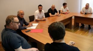 Reunió de l'equip de govern de Sant Julià amb l'advocat, l'historiador i hereus d'espoliats pel franquisme
