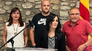 Sílvia Orriols amb alguns dels seus regidors, aquesta tarda