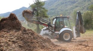 Màquines treballant a la zona de la Muga