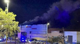 La columna de fum durant l'incendi d'aquesta matinada