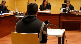 L'acusat de violar una noia en una zona boscosa de Sant Gregori, d'esquenes davant el tribunal de l'Audiència de Girona