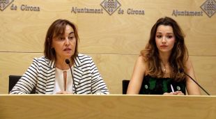La portaveu del PSC a Girona, Sílvia Paneque, i la regidora Carla Aguilera