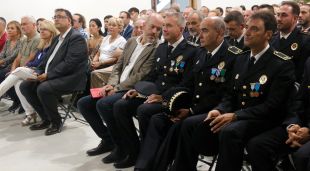 L'alcalde, el director general de Coordinació de les Policies Locals i el cap de la Policia Local de Platja d'Aro, durant la celebració de la diada del cos