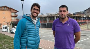 Arnau Corberó, representant del sindicat d'habitatge de Cerdanya, i Bernat Lavaquiol, portaveu d'Stop JJOO