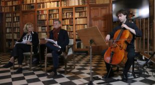 L'actuació de Pau Codina durant la presentació de la programació del festival