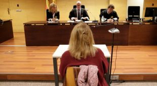 D'esquenes, l'exsecretària d'Amer condemnada per malversació