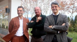 D'esquerra a dreta, l'advocat i propietari forestal, Joaquim Bech de Careda, l'ornitòleg, Jordi Sargatal, i l'advocat Xavier Soy